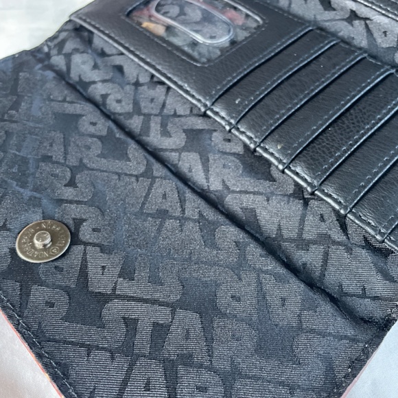 Star Wars Disney Park Limited Edition Trifold Wallet - Picture 2 of 7